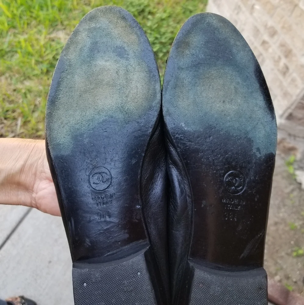 CHANEL Black Leather Cap-Toe Ballet Flats